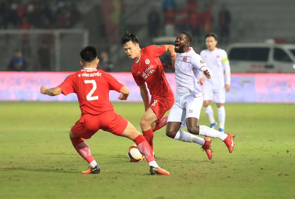 Bùi Tiến Dũng phản lưới, Thể Công Viettel nguy cơ rớt đáy bảng