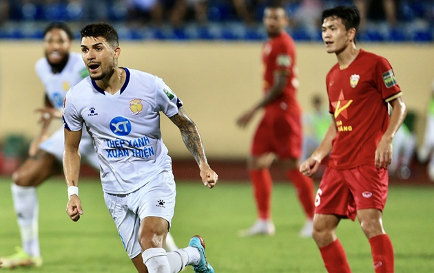 Các CLB V.League đề xuất dùng đủ 4 ngoại binh trên sân