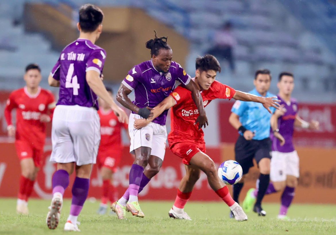 “Các đội V-League, kể cả tuyển Việt Nam cũng không giỏi tấn công”