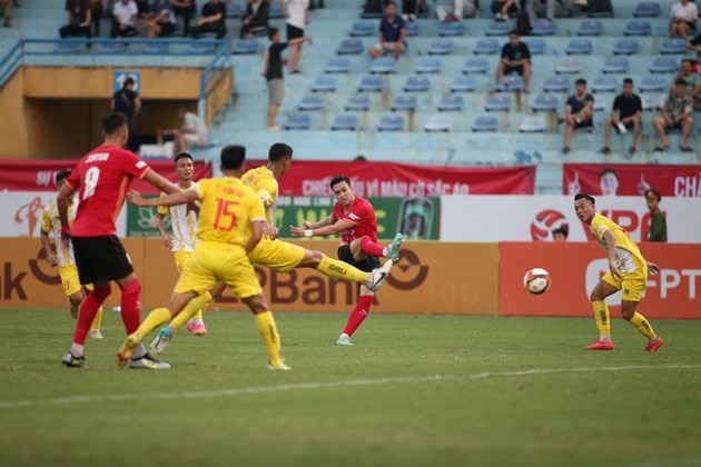 CAHN gục ngã tại Siêu Cúp quốc gia; Cầu thủ Việt kiều bị ‘bỏ rơi’ cập bến V-League