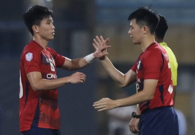 CAHN thắng đậm, HLV Polking gây bất ngờ với Đình Trọng