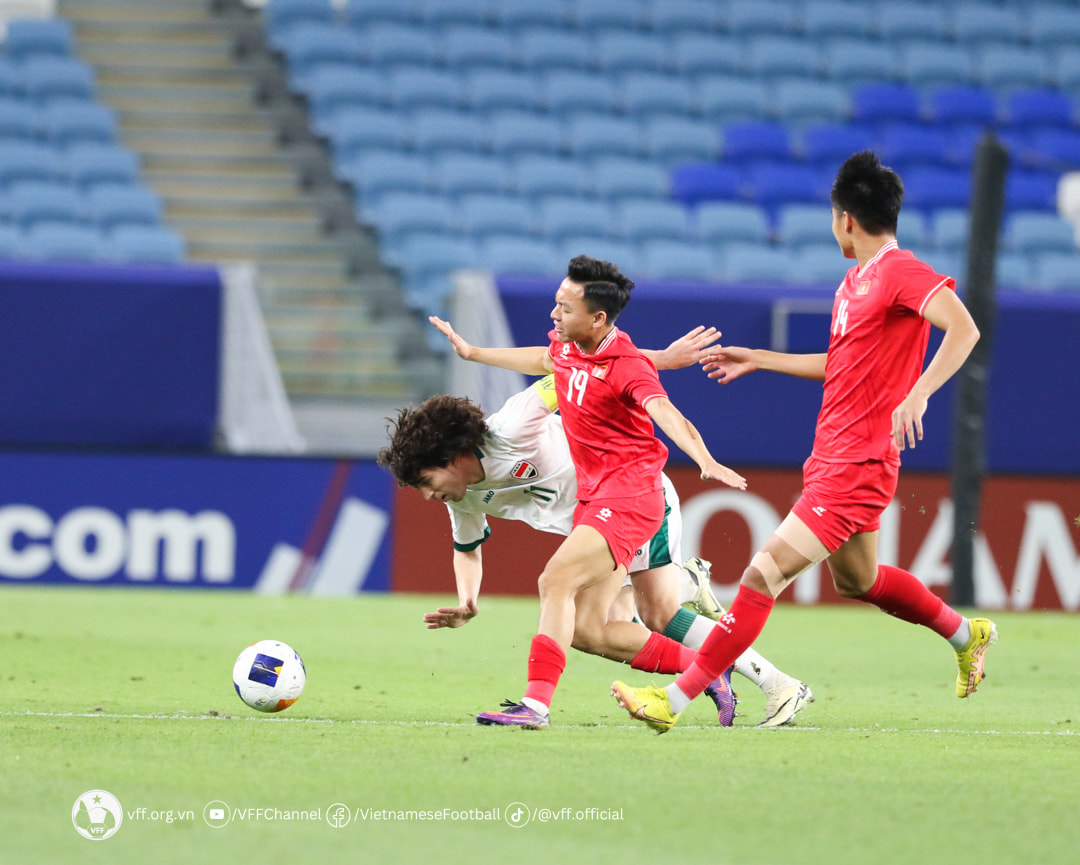 “Cầu thủ Việt Nam đá 3-4 trận V-League rồi nghỉ 4 tuần, đi ngược với khoa học”