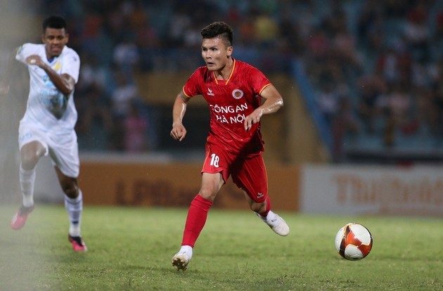 Cầu thủ Việt Nam liên tục tạo “bom tấn” chuyển nhượng, vì đâu?
