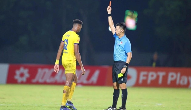 Chạm trán Nam Định, SLNA gặp khó vì án treo giò của trụ cột