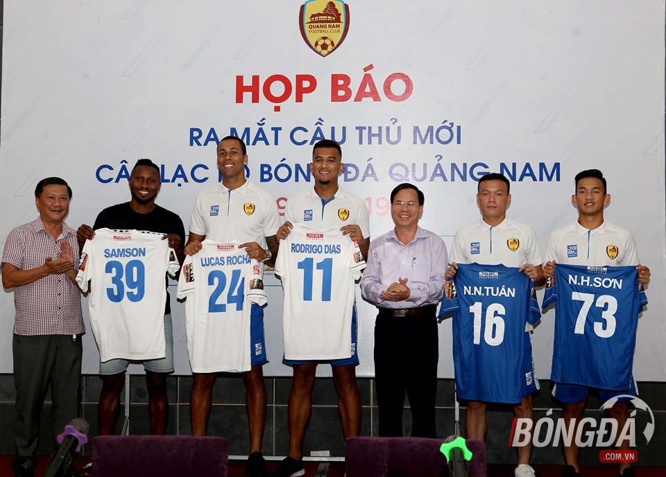 Chân sút “khủng” nhất lịch sử V-League ra mắt đội bóng mới