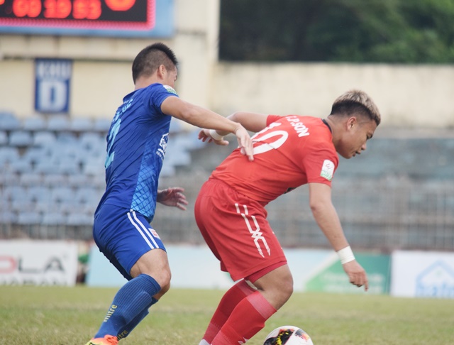 “Chết lặng” trong cabin, HLV Miura vẫn nói cứng về khả năng trụ hạng của TP.HCM