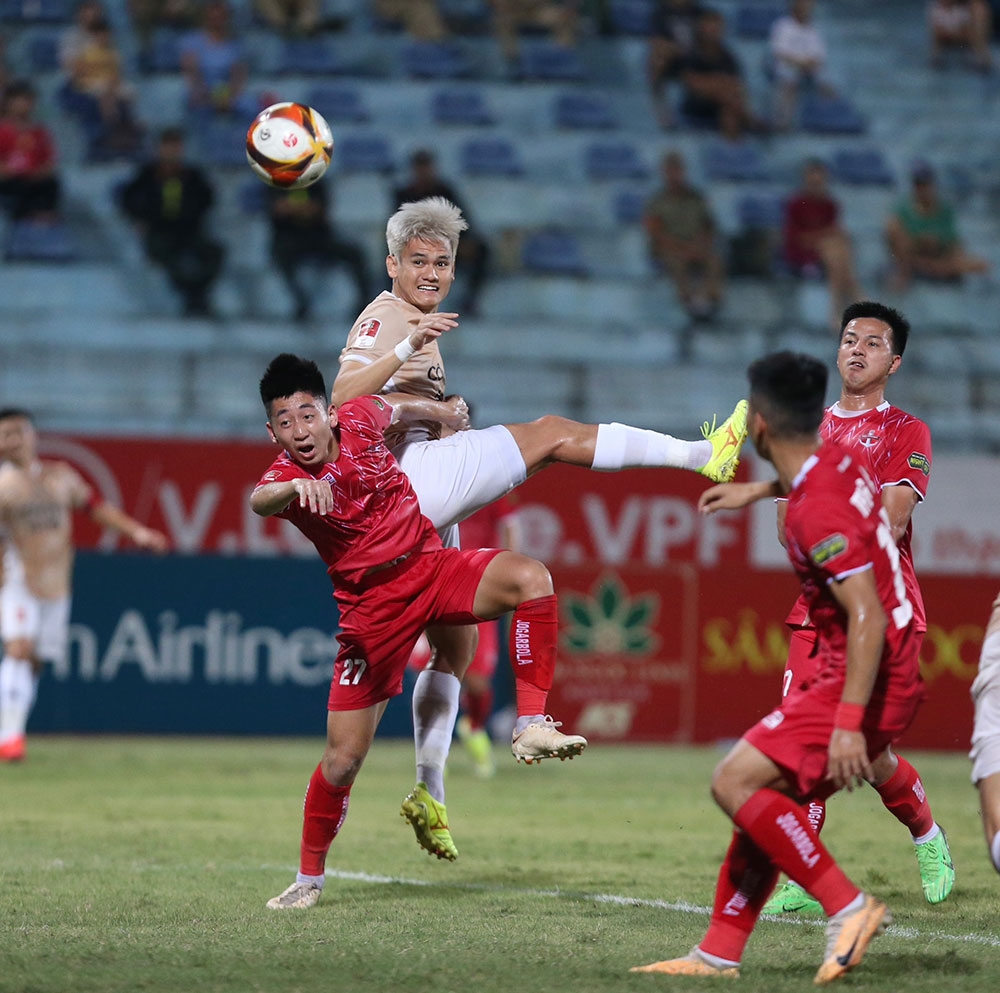 Chia tay CAHN, Hồ Tấn Tài gia nhập CLB Bình Dương?