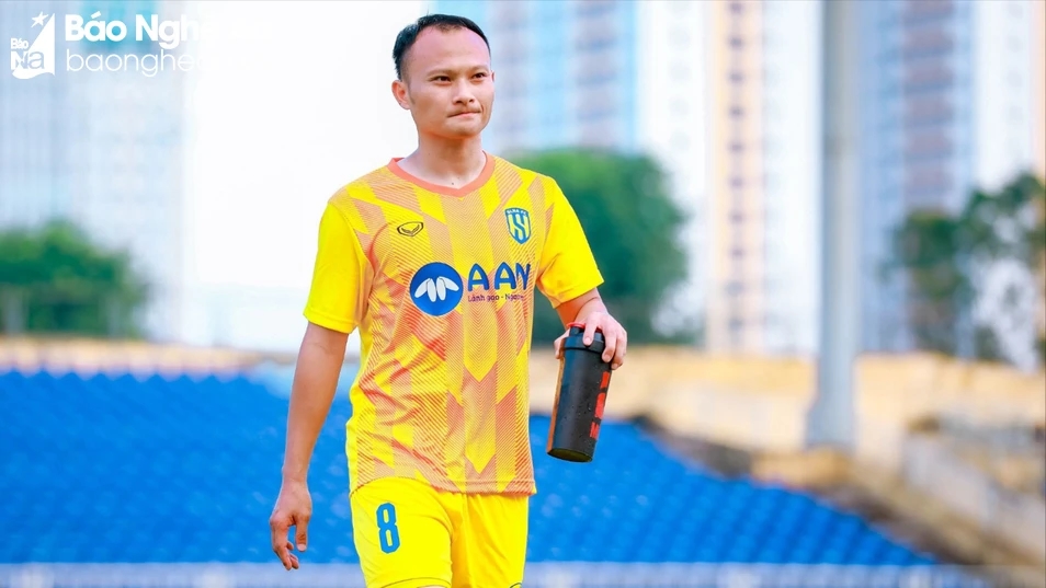 Chia tay SLNA, Trọng Hoàng có bến đỗ mới