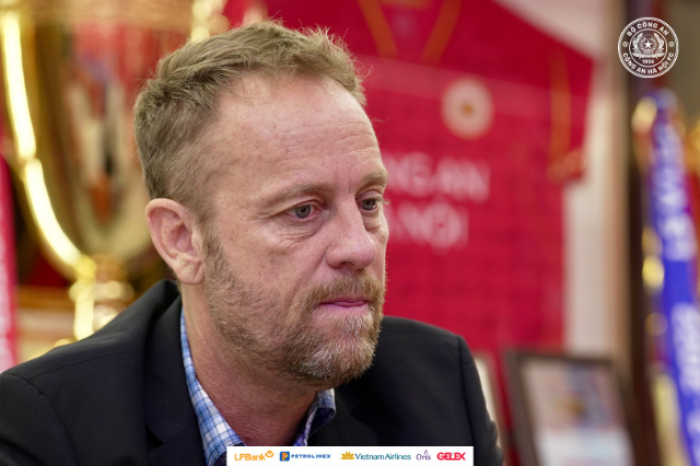 CHÍNH THỨC: HLV Polking ngồi ghế nóng Công An Hà Nội