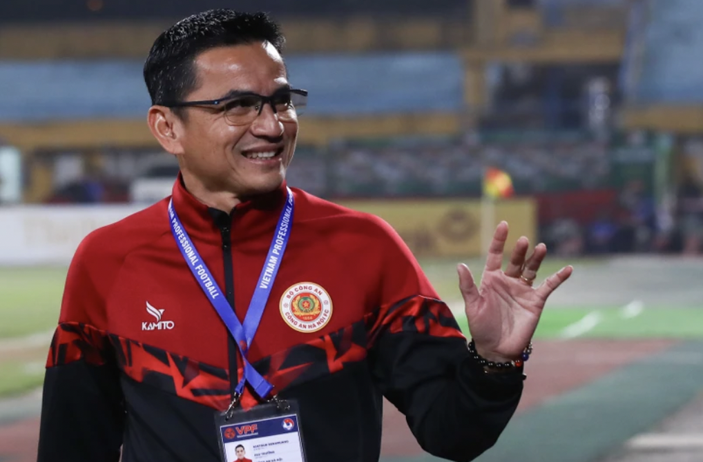 CHÍNH THỨC: Kiatisak từ chức HLV trưởng CAHN