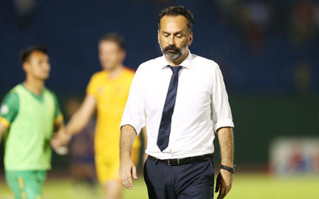 CHÍNH THỨC: Xác định HLV đầu tiên “bay ghế” tại V-League 2020