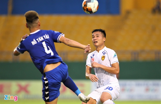 Chủ tịch CLB Quảng Nam không bị phạt dù xông vào phòng trọng tài