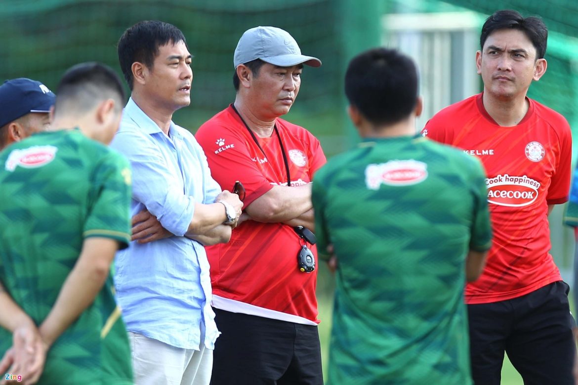 Chủ tịch Hữu Thắng thay HLV Trần Minh Chiến