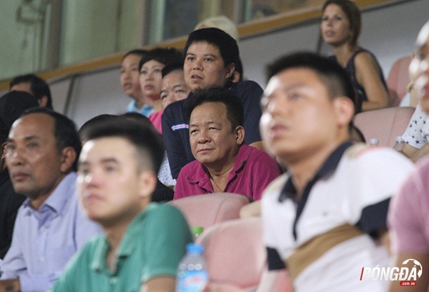 Chùm ảnh: Cảm xúc bầu Hiển ngày Hà Nội T&T vô địch trên sân Hàng Đẫy