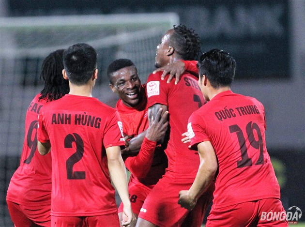 Chùm ảnh: Đội bóng đất Cảng mở hội trên sân Long An