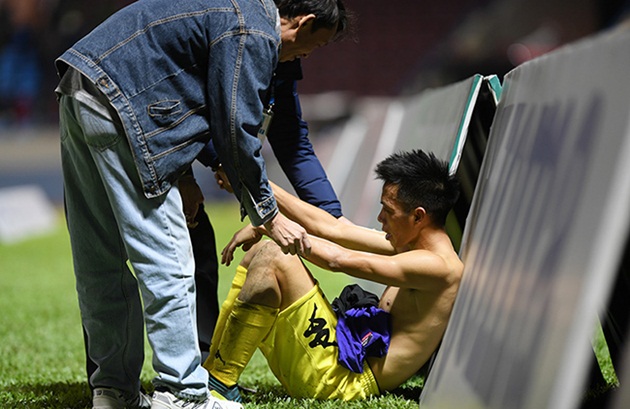 CLB Hà Nội ngã, Quảng Nam lên ngôi: Nói “cơ cấu” là xúc phạm…