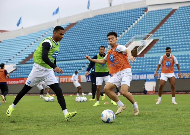 CLB Nam Định tặng quà khán giả nhân dịp đầu xuân năm mới