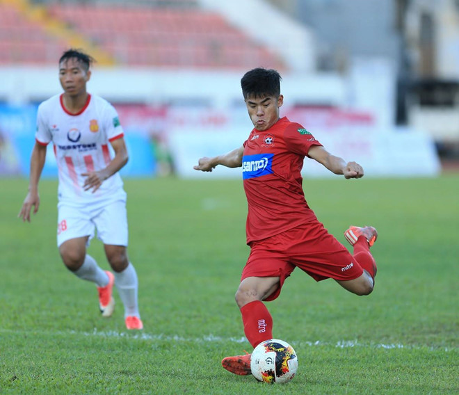 CLB Quảng Nam có tân binh đá cánh phải