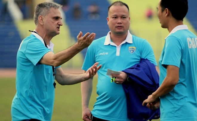 CLB Thanh Hóa bảo vệ HLV Marian Mihail trước trận gặp TPHCM