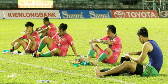 Cờ đến tay Hà Nội T&T