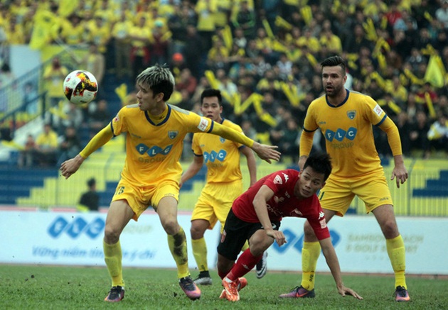 Còi vàng Dương Mạnh Hùng: “Trọng tài thiếu bản lĩnh khi “bẻ còi” sân Long An”