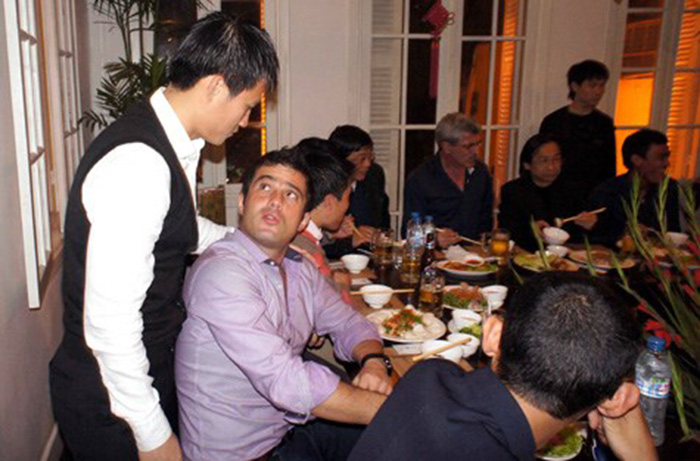 Con trai HLV Calisto gặp Công Vinh: Vụ Miura bất thành?