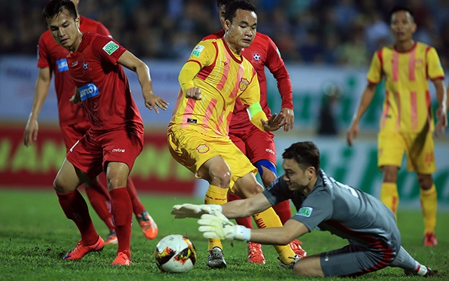 Công làm thủ phá, Hải Phòng mất điểm trước Nam Định trên sân nhà