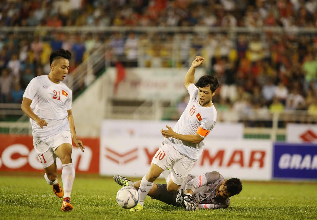 Công Phượng sòn sòn ghi bàn, sao ông Hải “lơ” cứ chê?