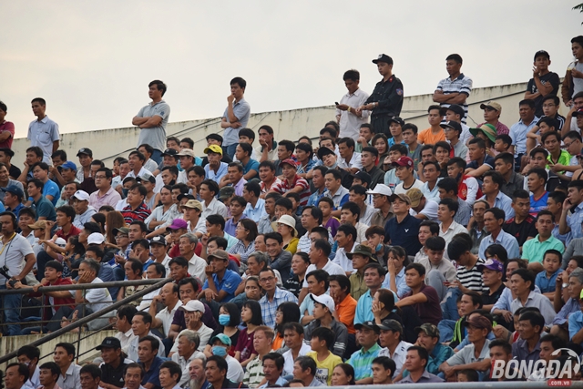 Công Phượng và đồng đội giúp sân Tam Kỳ đón lượng khán giả kỷ lục