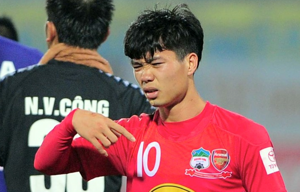 Công Phượng vẫn khó thở và đang được bác sĩ theo sát