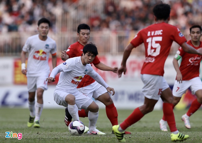 Công Phượng, Văn Toàn toả sáng, HAGL đè bẹp CLB TPHCM