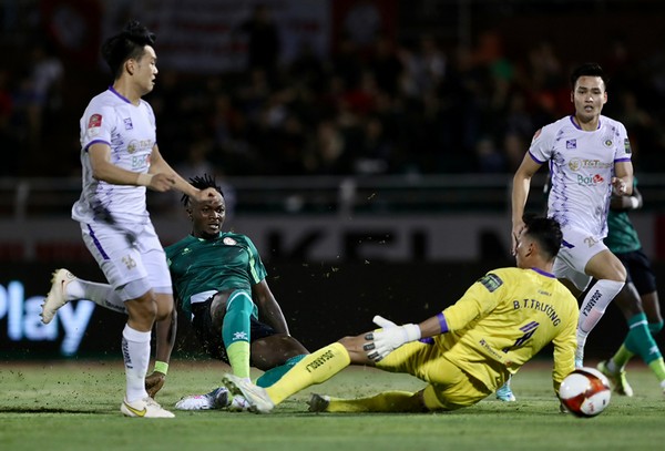 “Cứ đá với Hà Nội là thua vì trọng tài”; ĐT Việt Nam thuộc nhóm hạt giống số 2