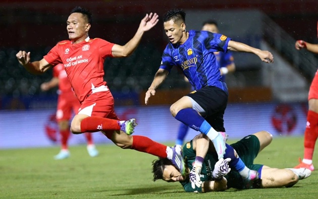 Cuộc chiến trụ hạng V-League 2025: HAGL dẫn đầu ứng viên