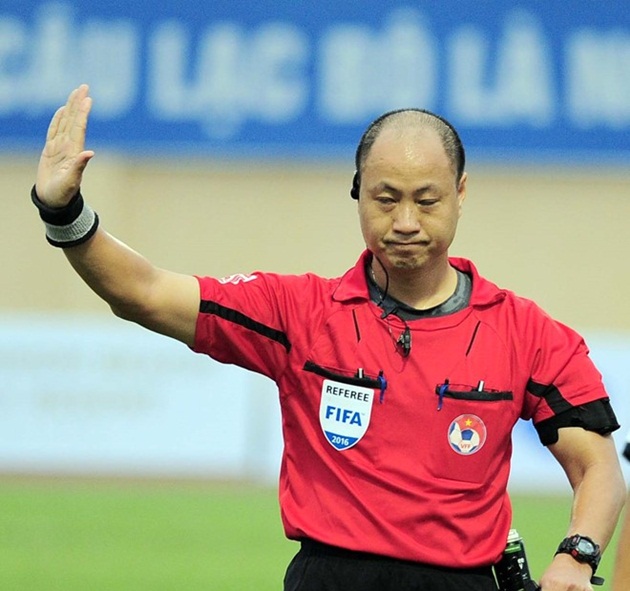 Cựu còi vàng V.League: ‘Sao không kỷ luật trọng tài Hoàng Anh Tuấn?’