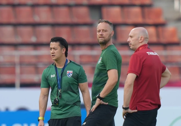 Cựu HLV Thái Lan dẫn dắt CAHN thay Kiatisuk?