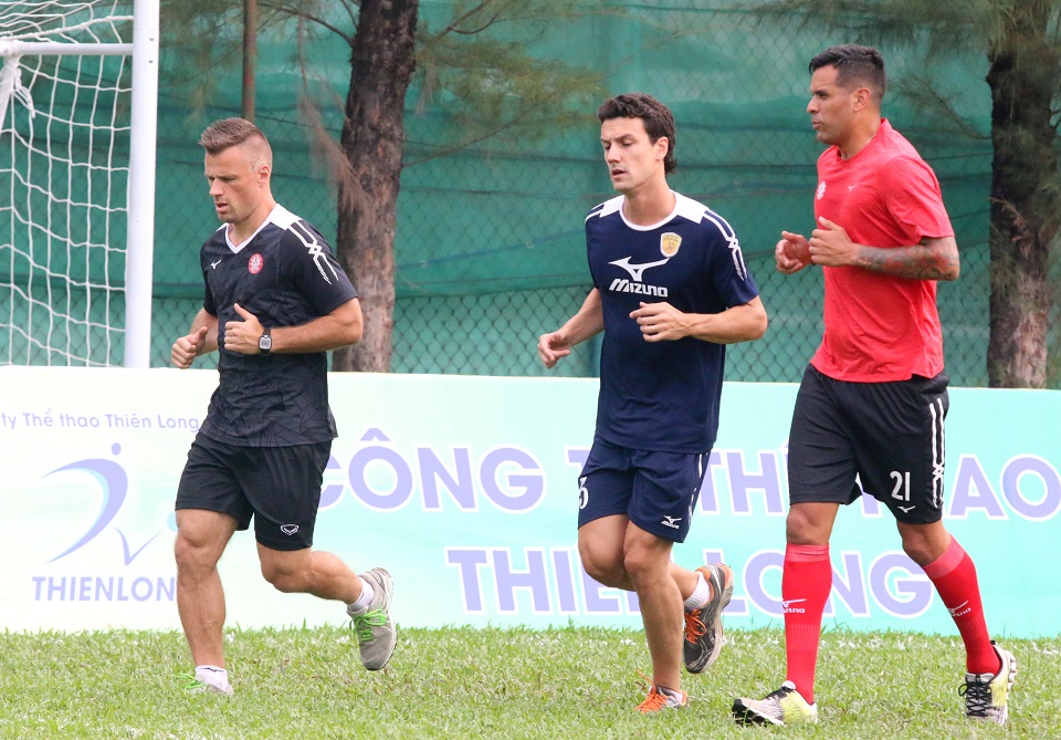 Cựu tuyển thủ Man United tập buổi đầu tiên cùng đội bóng Công Vinh