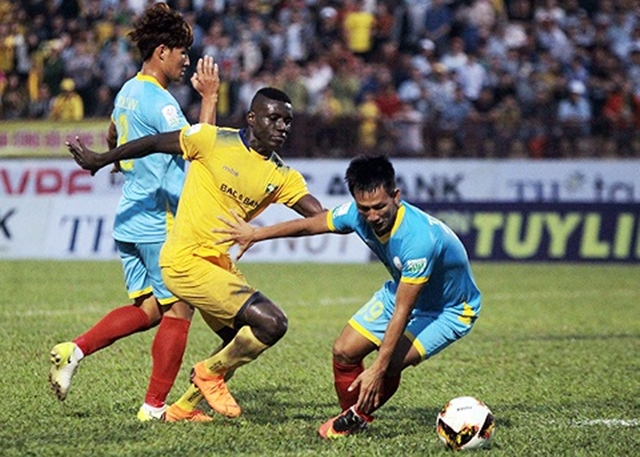 Cựu tuyển thủ U23 Việt Nam lập cú đúp, SLNA đẩy Khánh Hòa vào “cửa tử”