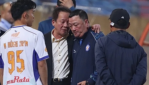 Đà Nẵng thua CAHN, bầu Hiển xuống sân động viên và thưởng 300 triệu cho đội bóng