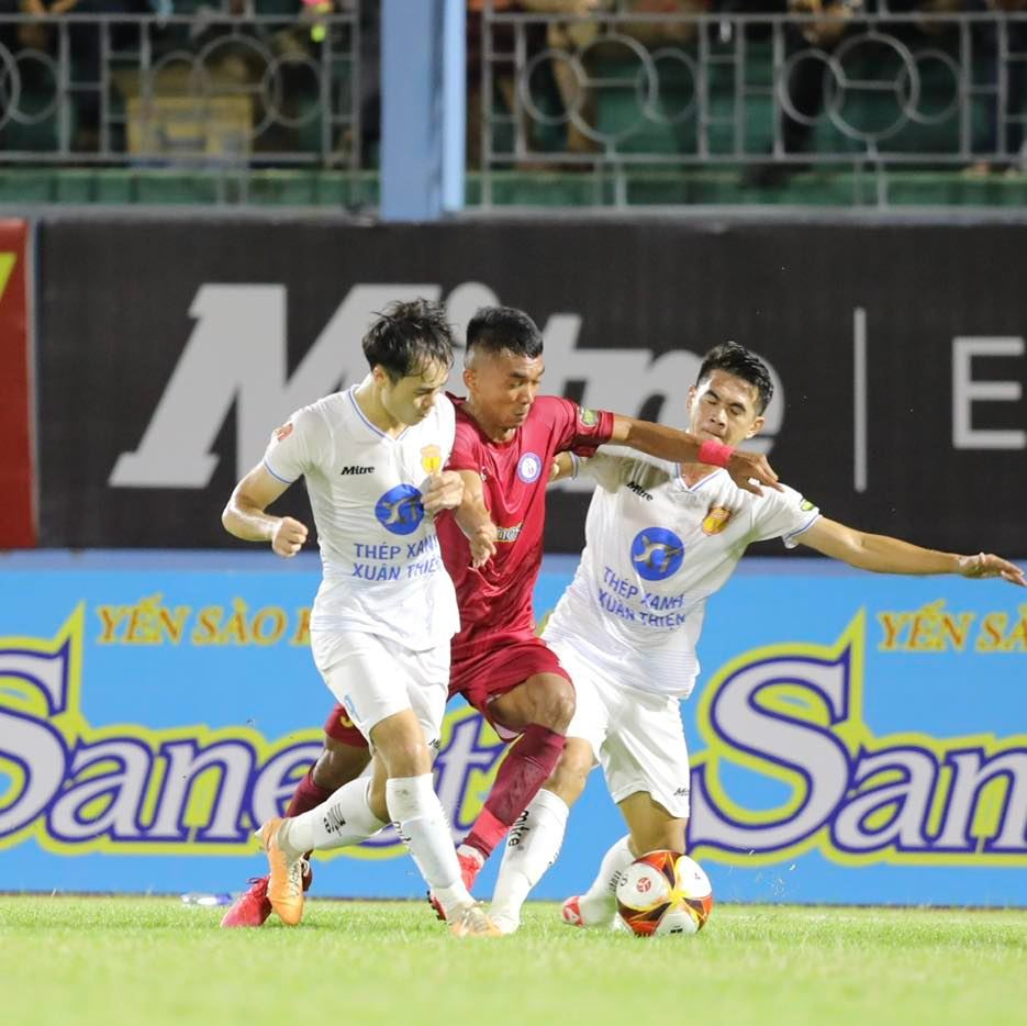 Dẫn đầu BXH, “thiếu gia” V-League vẫn chưa hài lòng