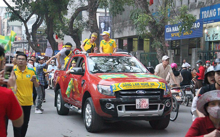 Dàn hotgirl xứ Nghệ phủ vàng mọi nẻo đường về Hàng Đẫy