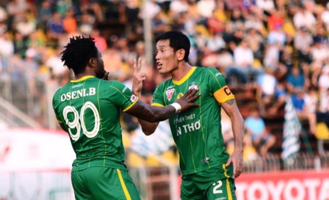 Đăng đao kiếm lên facebook kèm lời đe dọa, Chí Công phải giải trình