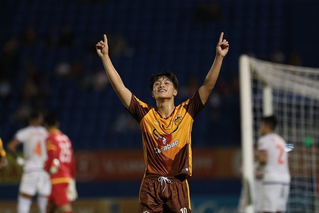 Đánh bại Bình Dương, HAGL thoát hiểm ngoạn mục