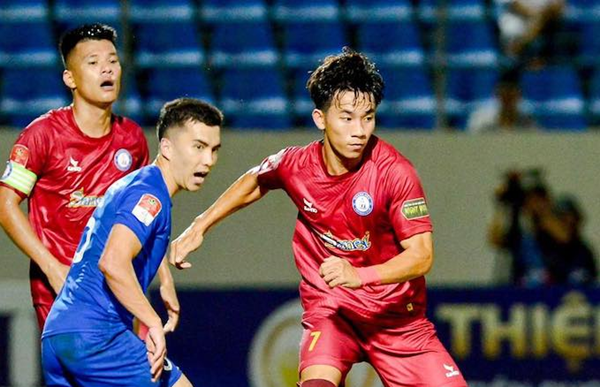 Đánh bại đối thủ, HLV V-League tuyên bố “gặp may”