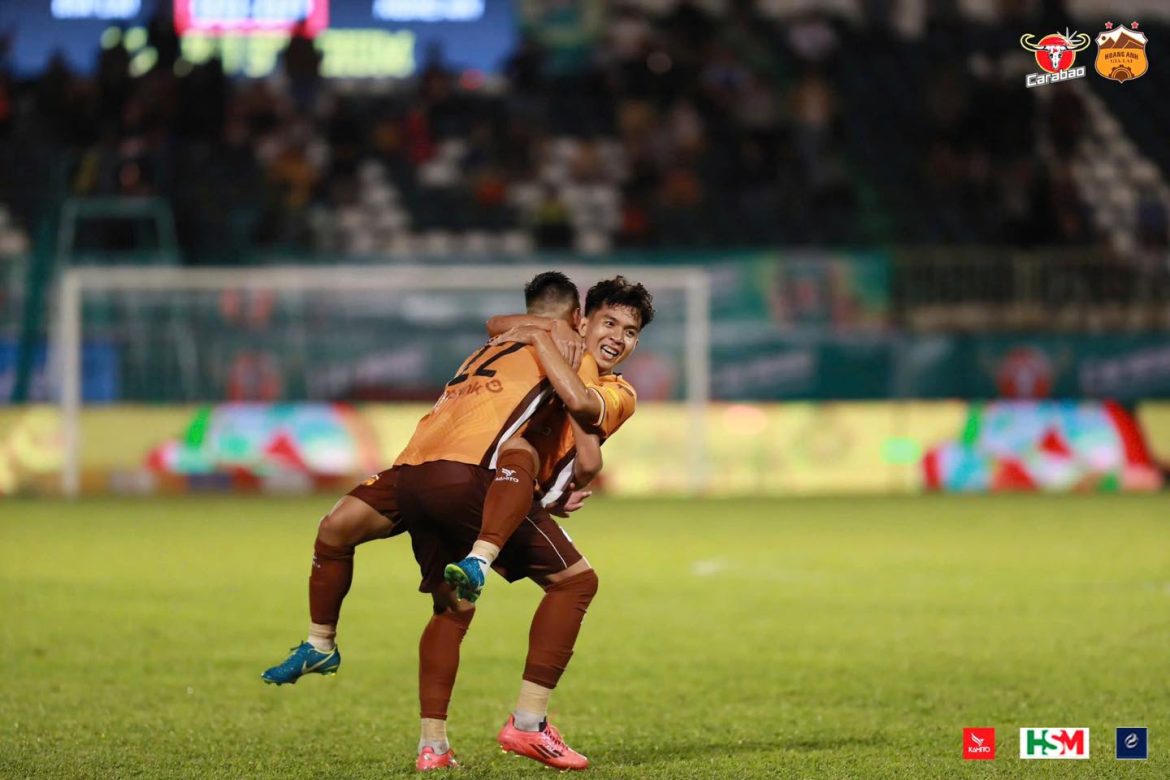 Đấu Nam Định, HLV Lê Quang Trãi khẳng định: “HAGL biết mình là ai”