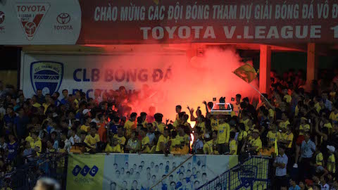 Để khán giả đốt pháo sáng, FLC Thanh Hóa bị phạt nặng