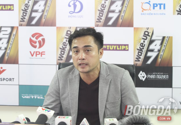 Để thua Viettel trên sân khách, HLV Nguyễn Đức Thắng chỉ trích trọng tài