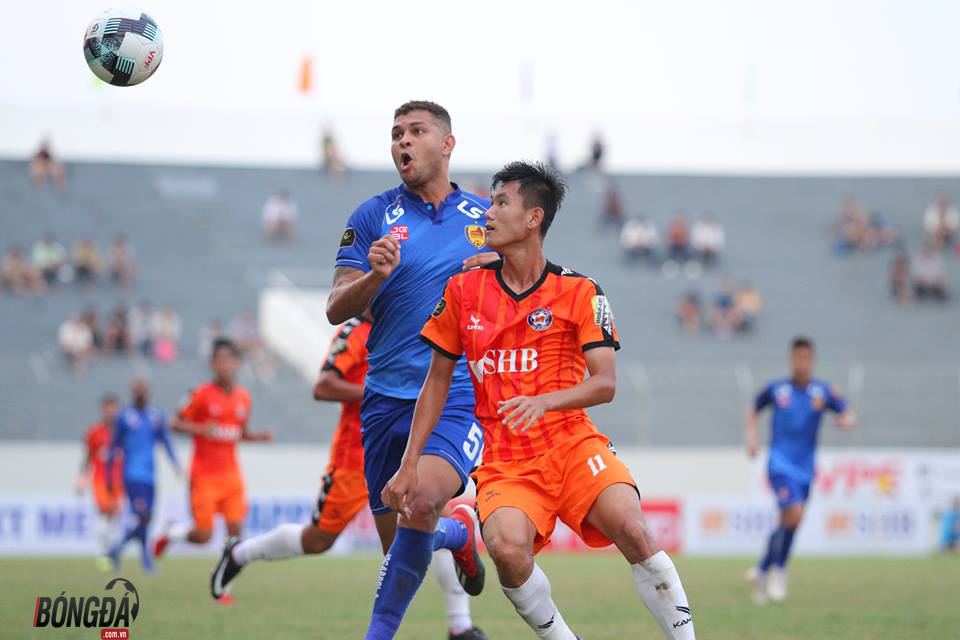 Derby miền trung rực lửa, Đức Chinh “nổ súng” giúp Huỳnh  Đức thoát thua