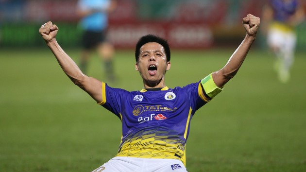 Điểm tin bóng đá Việt Nam 15/2: Văn Quyết nhận tổng số tiền lót tay kỷ lục; Thanh Hóa chỉ trích trọng tài