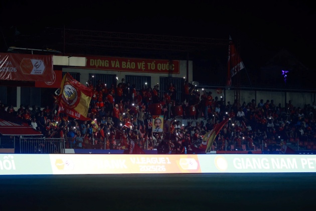 Điểm tin bóng đá Việt Nam 28/8: Trận đấu V-League bị dừng vì mất điện; Hendrio có tên thuần Việt