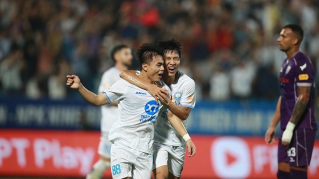 Điểm tin bóng đá Việt Nam 30/4: Hà Nội FC nhận cơn mưa giải thưởng; Đội đầu tiên trụ hạng thành công